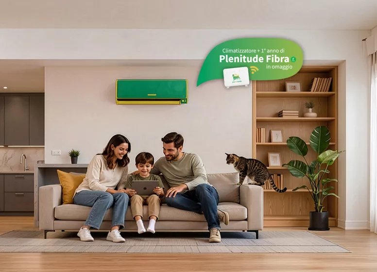 Famiglia seduta su divano con bambino e gatto, condizionatore verde a parete