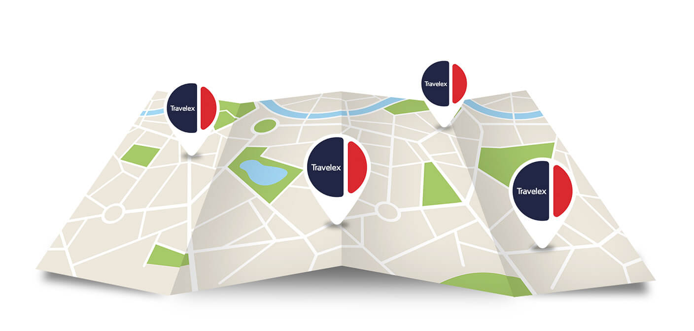 Mapa miasta z czterema pinezkami Travelex wskazującymi lokalizacje punktów wymiany walut