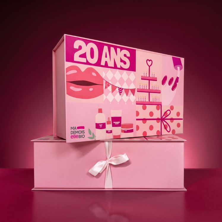 Boîte cadeau rose anniversaire 20 ans avec illustrations de cosmétiques et nœud blanc