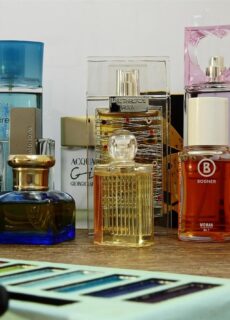 Paris Perfumes na nowo zdefiniowało luksusowe perfumy, udostępniając kultowe zapachy bez poświęcania jakości i wyrafinowania. Znana z inspirowanych kreacji, które odzwierciedlają najpopularniejsze perfumy świata, marka oferuje blisko 300 kompozycji dla kobiet i mężczyzn, stworzonych z wysokiej jakości składników i produkowanych zgodnie z surowymi standardami GMP. Oferując szeroki wybór – od świeżych nut na co dzień po wyraziste kompozycje wieczorowe, a także innowacyjne perfumy o stężeniu 35% i eleganckie zestawy prezentowe – Paris Perfumes pozwala klientom cieszyć się trwałą jakością i doznaniami inspirowanymi luksusem za ułamek ceny.