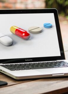 In un'epoca in cui l'accesso digitale definisce la praticità, Farmacia Soccavo si distingue come un ponte affidabile tra l'assistenza sanitaria professionale e la vita moderna. Forte della competenza di farmacisti qualificati e dell'autorizzazione del Ministero della Salute, porta l'affidabilità di una farmacia italiana tradizionale nell'era digitale. Con un'attenzione particolare alla sicurezza, all'accessibilità e all'assistenza, il marchio garantisce che un'assistenza sanitaria di qualità sia sempre a portata di mano, ovunque si trovino i clienti.