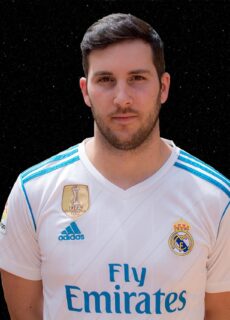 Egal, ob Sie schon lange Fan sind oder gerade erst anfangen, Ihre Sammlung aufzubauen – Classic Football Shirts bietet eine wahre Fundgrube an Vintage-Fußballtrikots von legendären Vereinen und Spielern. Der Service bietet nicht nur eine große Auswahl an historischen Trikots, sondern auch seltene, getragene Trikots, neu aufgelegte Klassiker und sogar Ausverkaufsangebote für Teambekleidung. Wenn Sie auf der Suche nach einzigartigen Erinnerungsstücken aus Jahrzehnten Fußballgeschichte sind, ist diese Plattform eine der Anlaufstellen für passionierte Sammler.