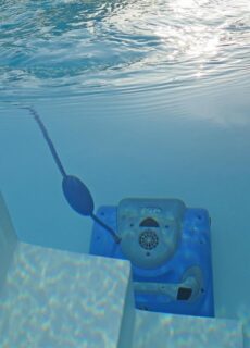 Mit über 346.000 zufriedenen Kunden und fast drei Jahrzehnten Erfahrung hat sich Pool Chlorine Shop als Deutschlands führender Spezialist für Poolpflege und Gartenpflege etabliert. Ob neuer Poolbesitzer oder erfahrener Hobby-Poolbesitzer, der seine Ausrüstung modernisieren möchte – der Shop bietet eine umfassende Produktauswahl, kompetente Beratung und hervorragenden Kundenservice – alles, damit die Pool- und Rasenpflege genauso angenehm ist wie die Freizeit, die sie bietet.